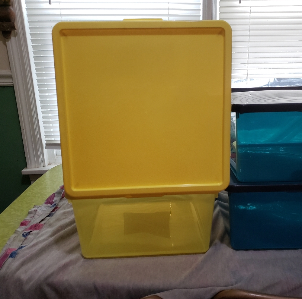 4 Storage Bins - Picture 2 of 7